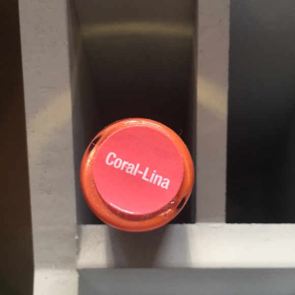 Lipsense - Picture 1 of 2